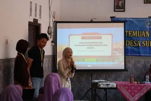 Sosialisasi Digitalisasi UMKM oleh KKN-PPM UGM